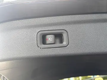 GLE 300 d 4M AMG Line Pano AHK Burm Fahreras 21