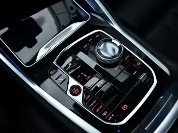 X6 30 d xD M Sport Individual Head Up Iconic H&K