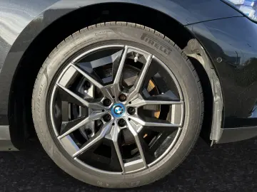 550e xDrive Panoramadach Bowers&Wilkins