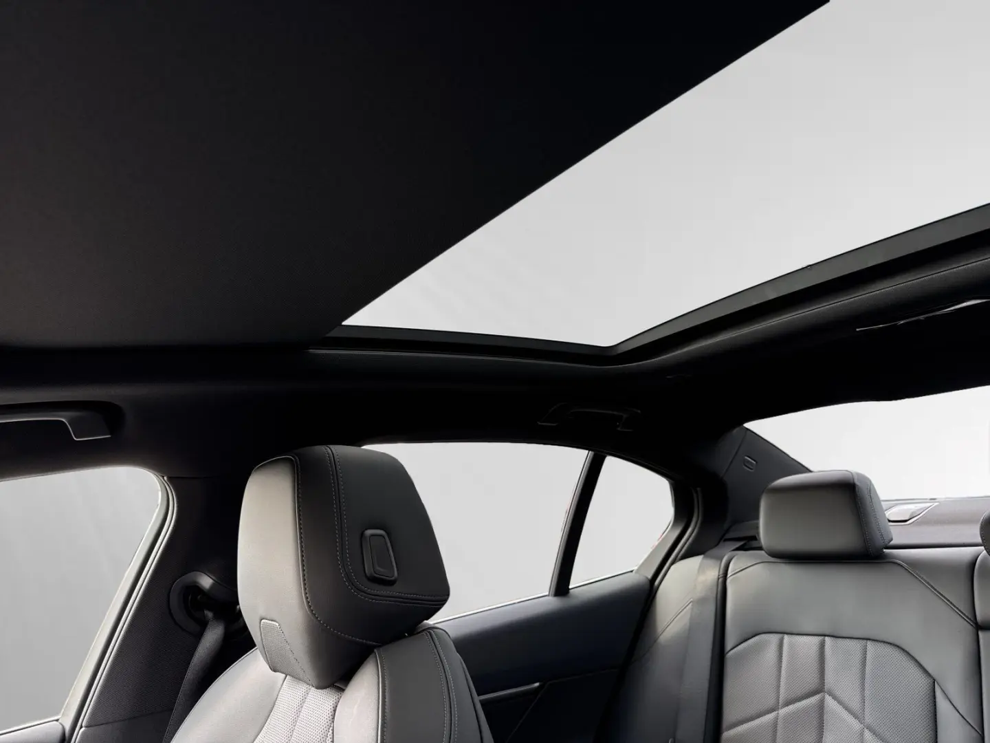 530e  € 1.190 Zubehörbonus M Sport AHK Pano