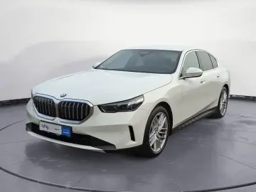 540d xDrive Navi Tempom.aktiv Bluetooth PDC MP3