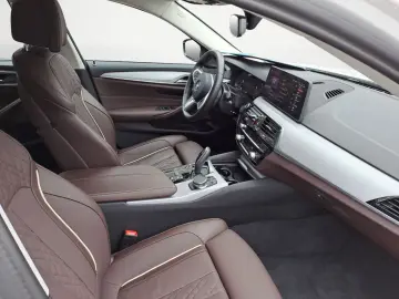 530d xDrive Aut. Business Innovationsp. Aut. Kom