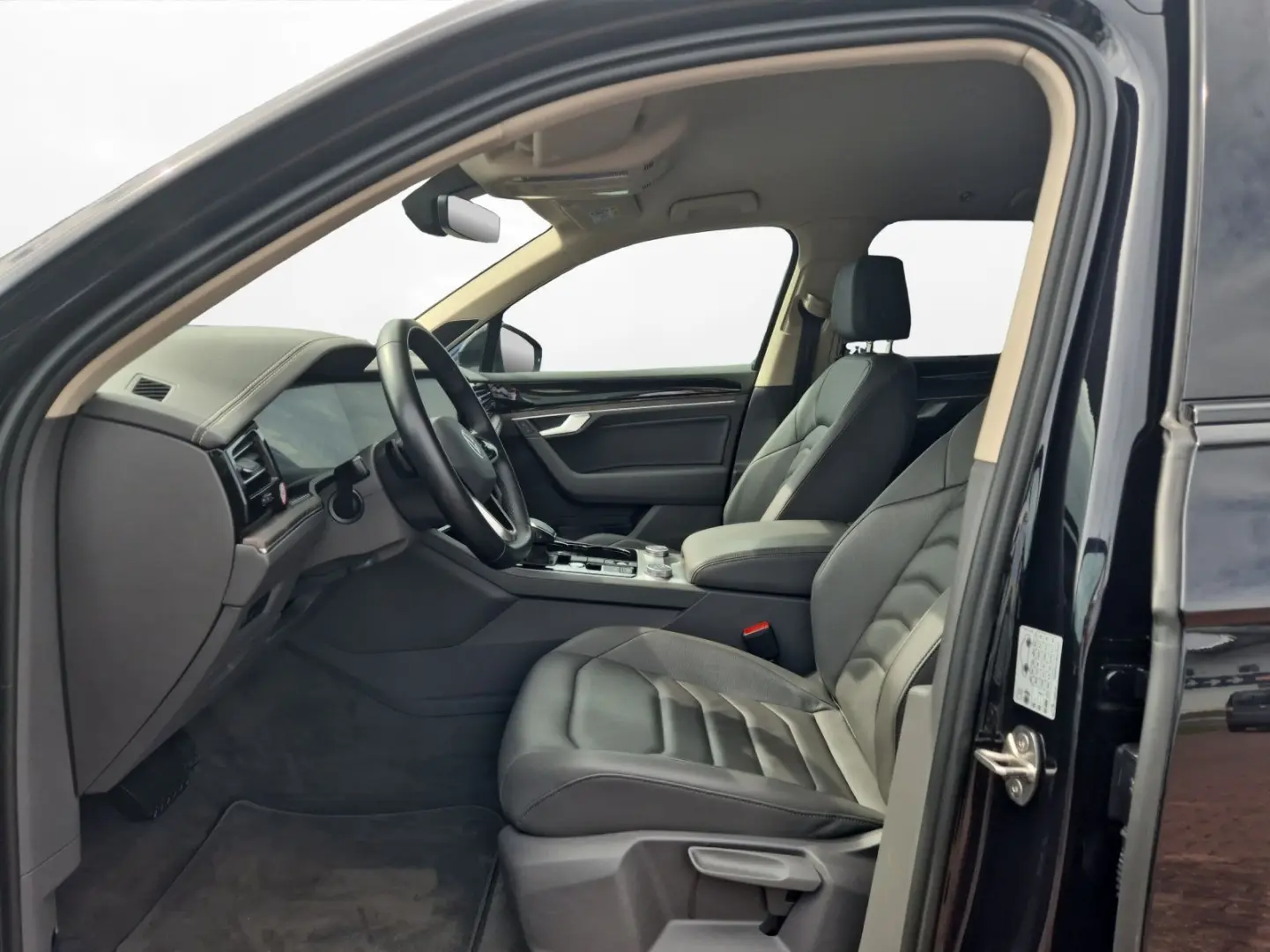 Touareg 3.0 TDI DSG 4Motion SHZ Luft AHK Leder M