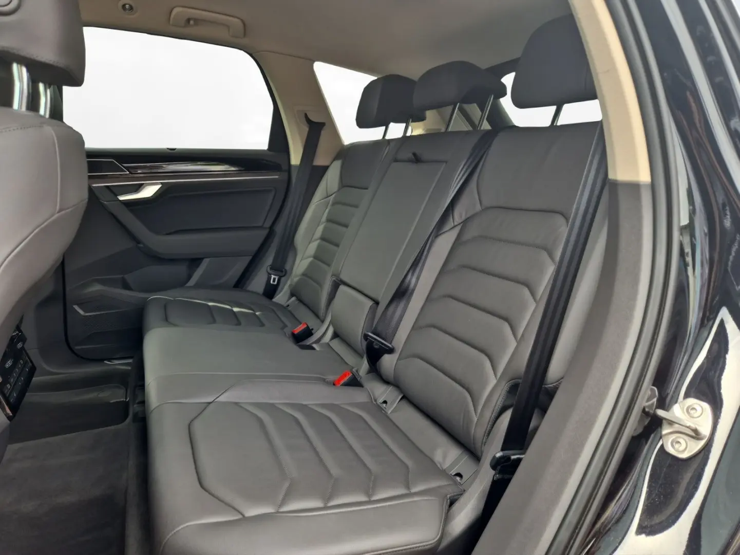 Touareg 3.0 TDI DSG 4Motion SHZ Luft AHK Leder M