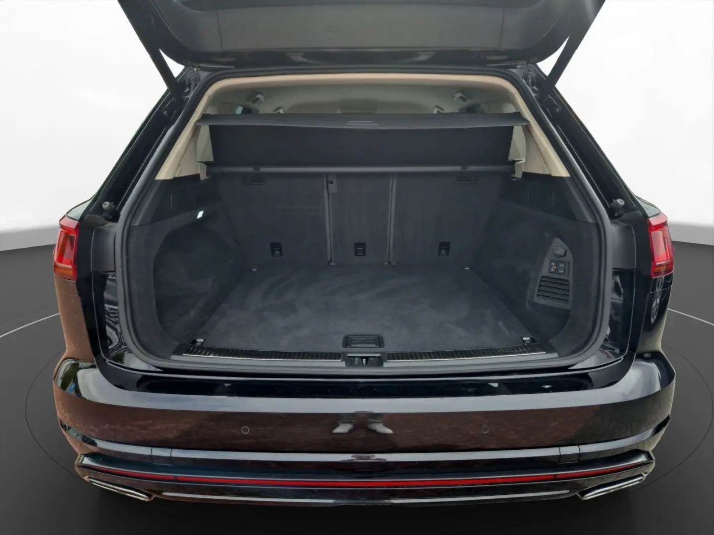 Touareg 3.0 TDI DSG 4Motion SHZ Luft AHK Leder M