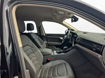 Touareg 3.0 TDI DSG 4Motion SHZ Luft AHK Leder M