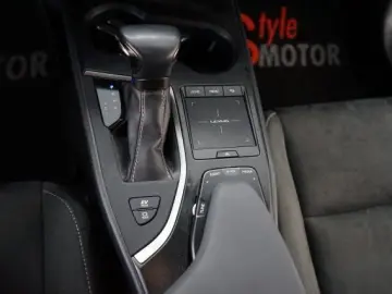 LEXUS UX 250h Hybrid 2WD Business Italiana Uffic