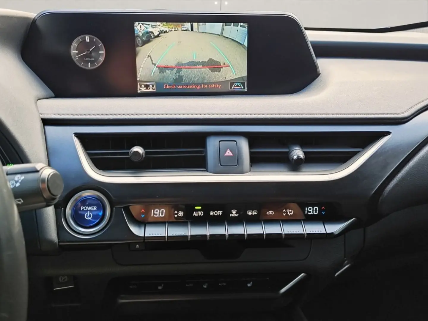 UX 250h Style Edition