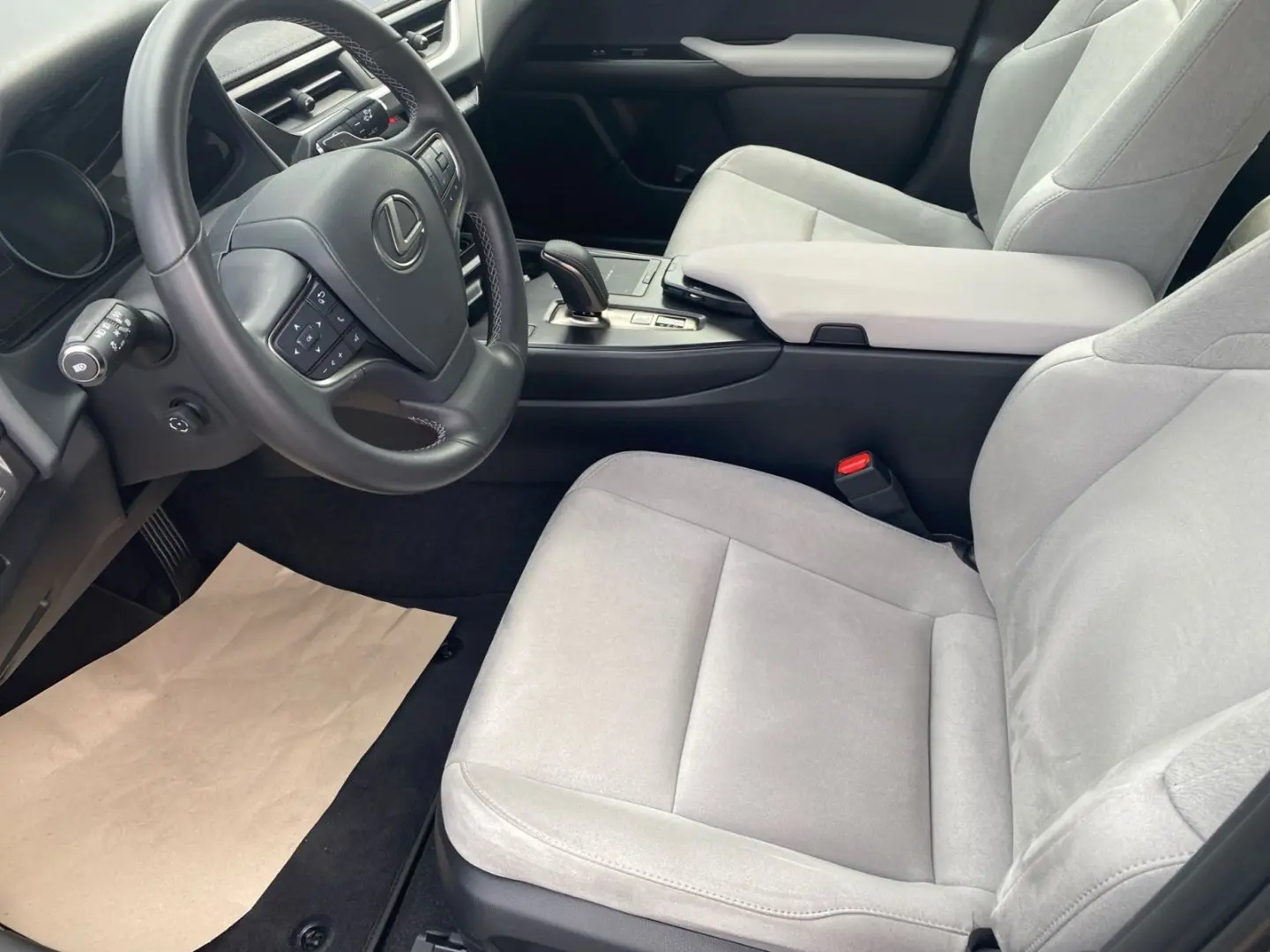 UX 300e  LED ACC el Sitze Fernlichtassis CarPlay