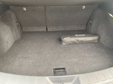 UX 300e  LED ACC el Sitze Fernlichtassis CarPlay