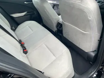 UX 300e  LED ACC el Sitze Fernlichtassis CarPlay