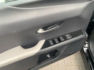 UX 300e  LED ACC el Sitze Fernlichtassis CarPlay