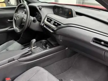 UX 300e BEV 54kW Komfort Plus  Allwetterreifen