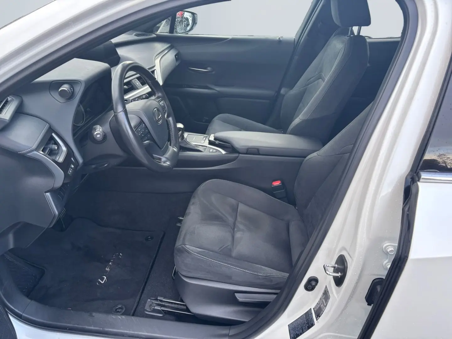 UX 250h Style Edition  Bi-LED ACC CAM SHZ CarPla