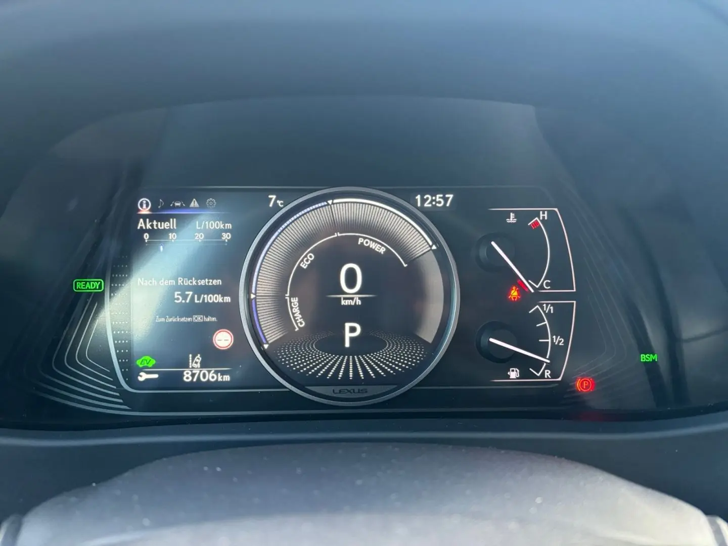 UX 250h Style Edition  Bi-LED ACC CAM SHZ CarPla