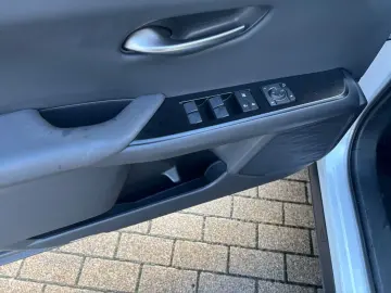 UX 250h Style Edition  Bi-LED ACC CAM SHZ CarPla