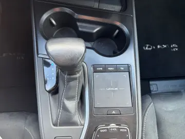 UX 250h Style Edition  Bi-LED ACC CAM SHZ CarPla