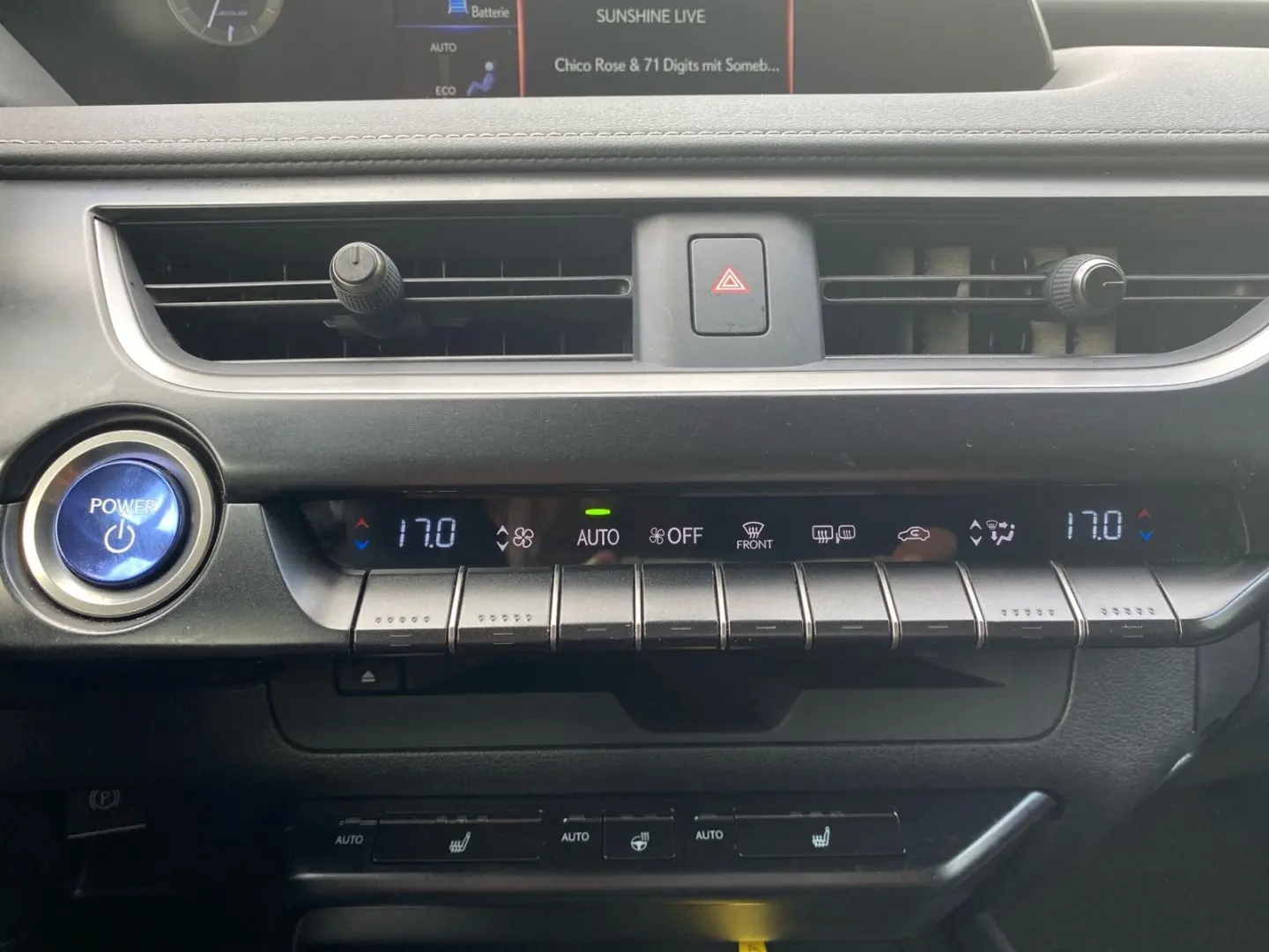 UX 250h Style Edition  Bi-LED ACC CAM SHZ CarPla