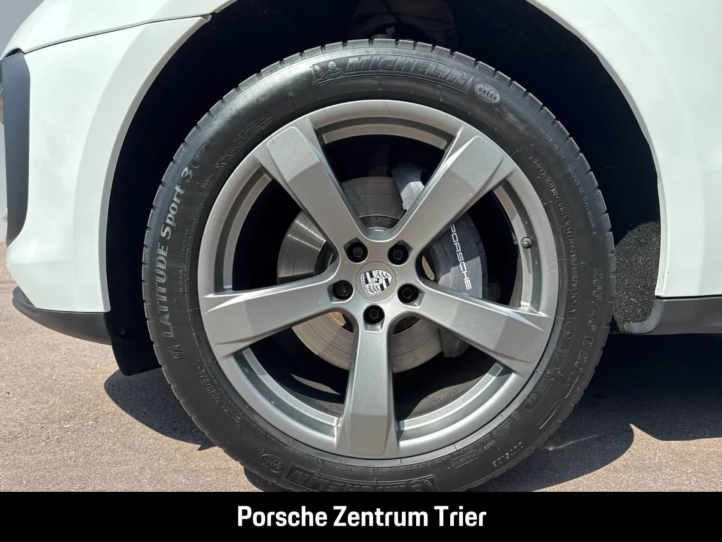 Macan Panorama Surround-View Abstandstempomat