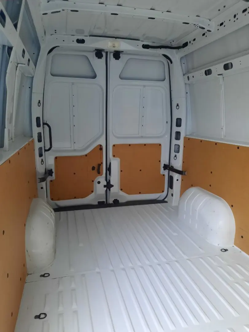 RENAULT MASTER 2.3 dCi 135 3 5t L3H2 Front Basis