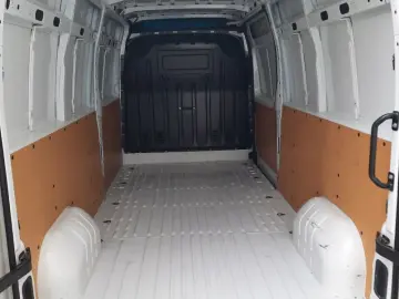 RENAULT MASTER 2.3 dCi 135 3 5t L3H2 Front Basis