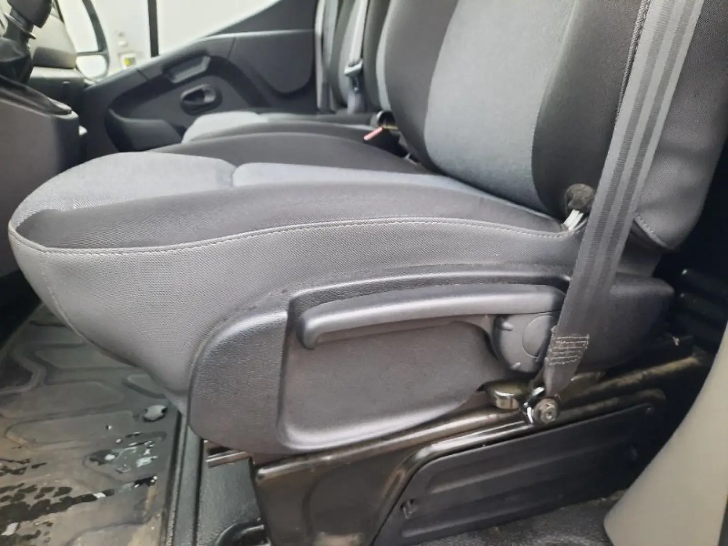 RENAULT MASTER 2.3 dCi 135 3 5t L3H2 Front Basis