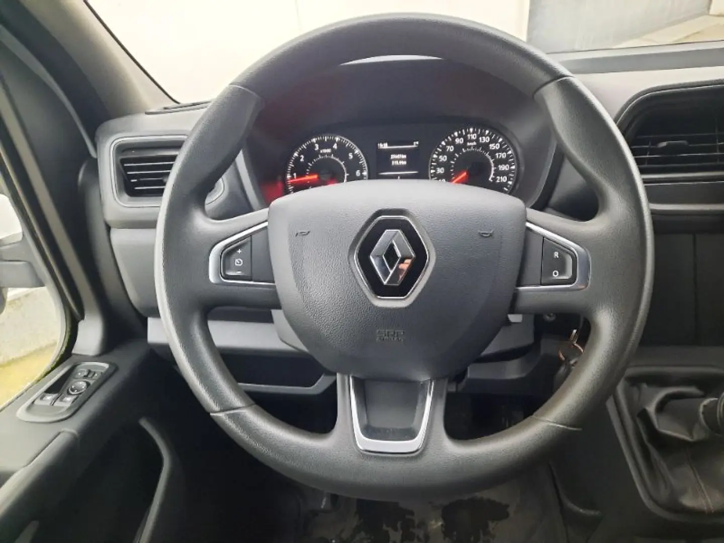 RENAULT MASTER 2.3 dCi 135 3 5t L3H2 Front Basis