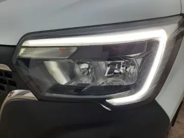 RENAULT MASTER 2.3 dCi 135 3 5t L3H2 Front Basis