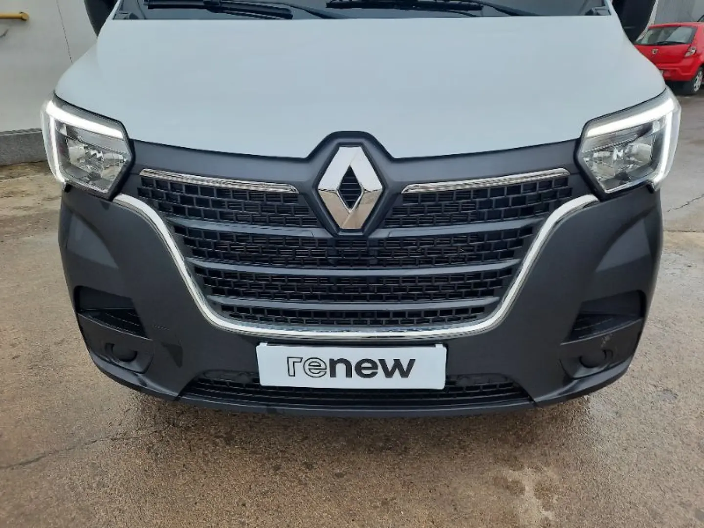 RENAULT MASTER 2.3 dCi 135 3 5t L3H2 Front Basis