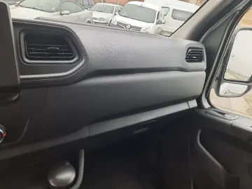 RENAULT MASTER 2.3 dCi 135 3 5t L3H2 Front Basis