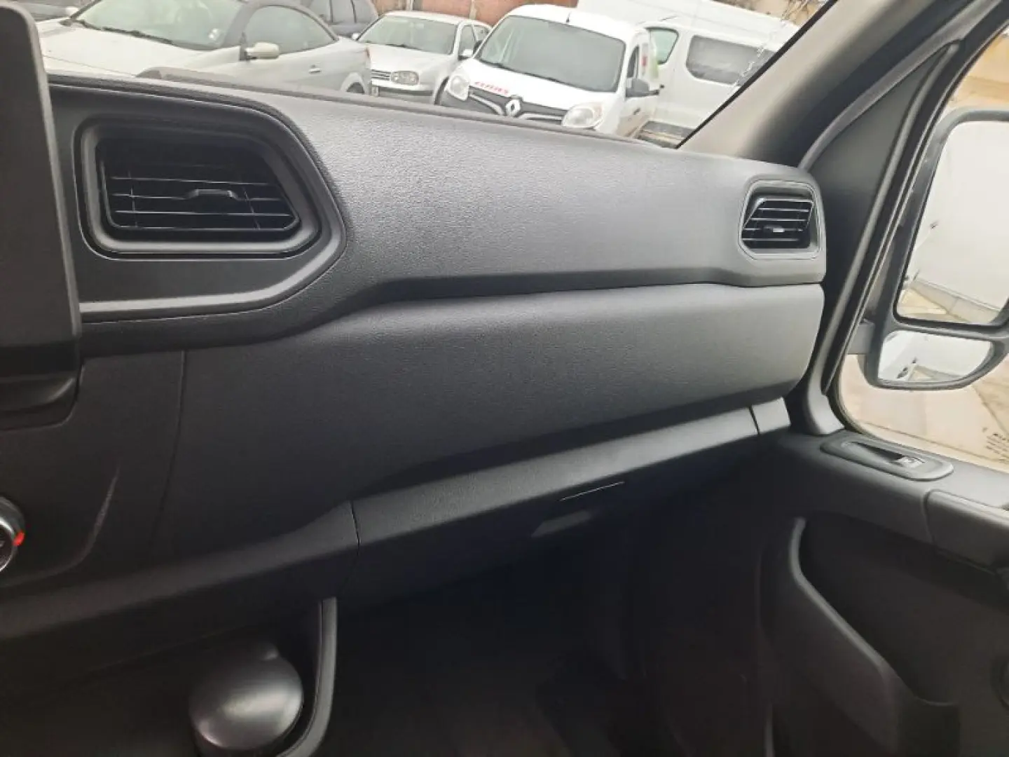 RENAULT MASTER 2.3 dCi 135 3 5t L3H2 Front Basis