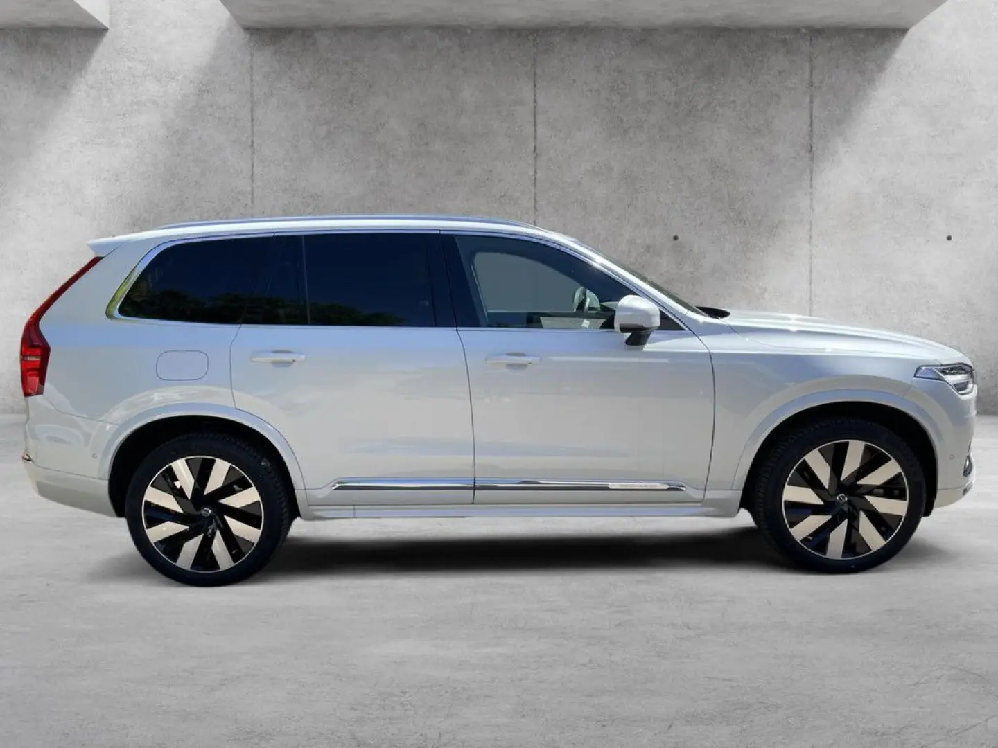 XC90 T8 Plus Bright Recharge Plug-In Hybrid AWD
