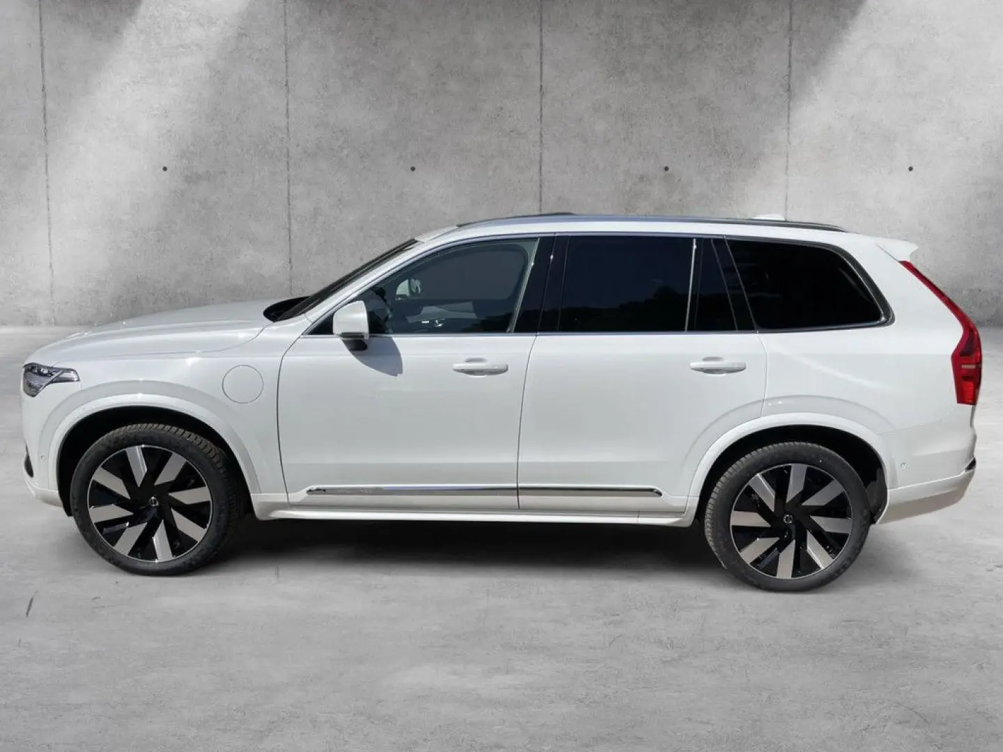 XC90 T8 Plus Bright Recharge Plug-In Hybrid AWD