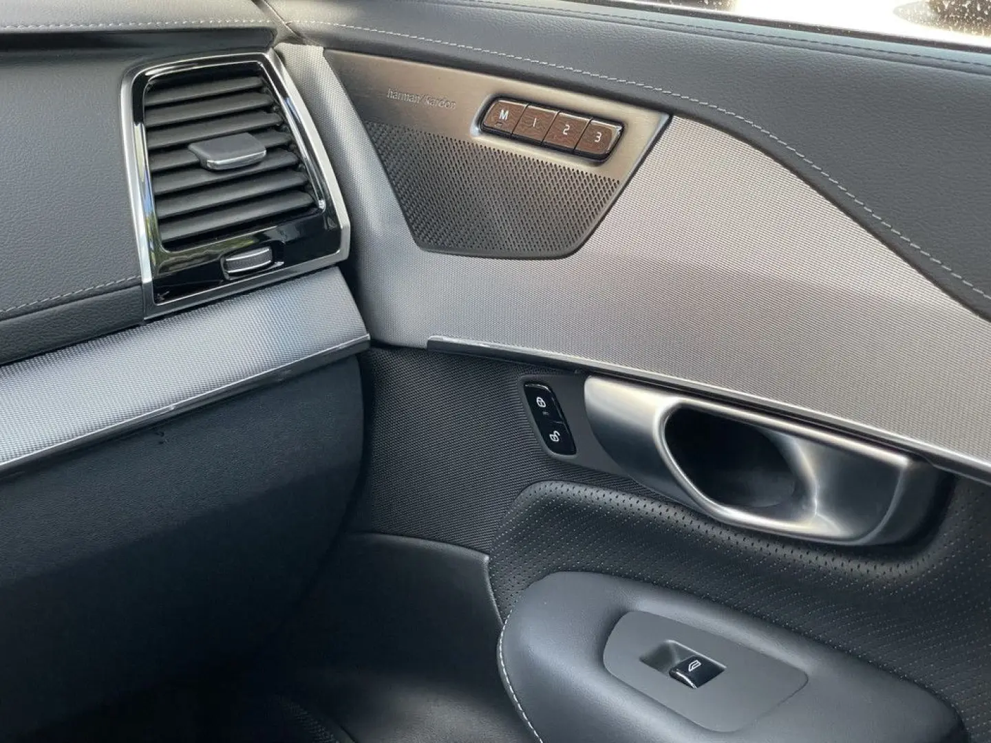 XC90 T8 Plus Bright Recharge Plug-In Hybrid AWD