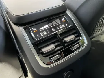 XC90 T8 Plus Bright Recharge Plug-In Hybrid AWD