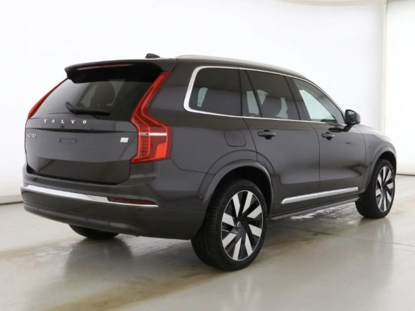 XC90 Plus Bright Recharge Plug-In Hybrid AWD T8