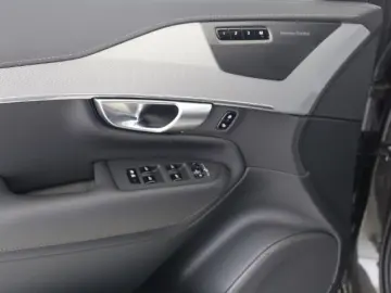 XC90 Plus Bright Recharge Plug-In Hybrid AWD T8