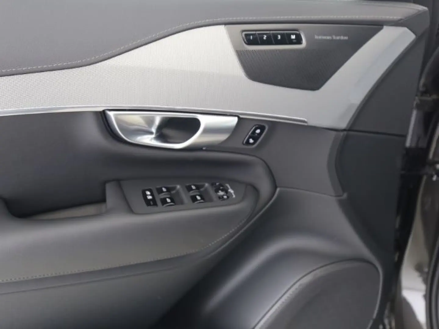 XC90 Plus Bright Recharge Plug-In Hybrid AWD T8