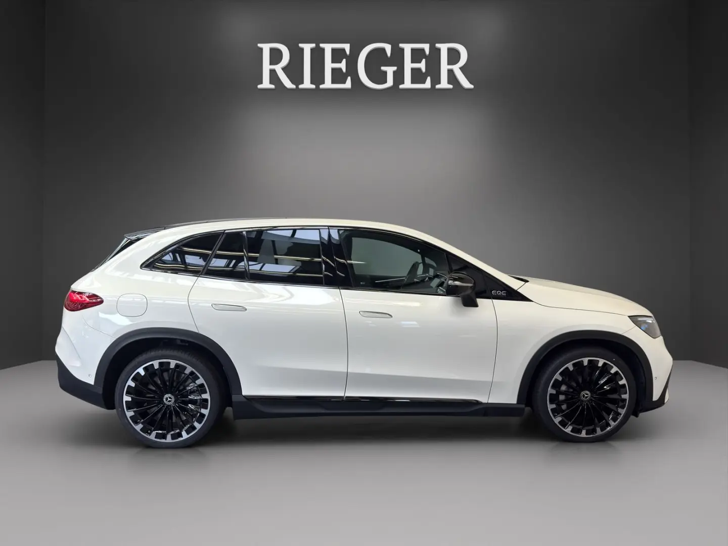 EQE 350 SUV 4M AMG NIGHT PANO 360  Airmatic 22