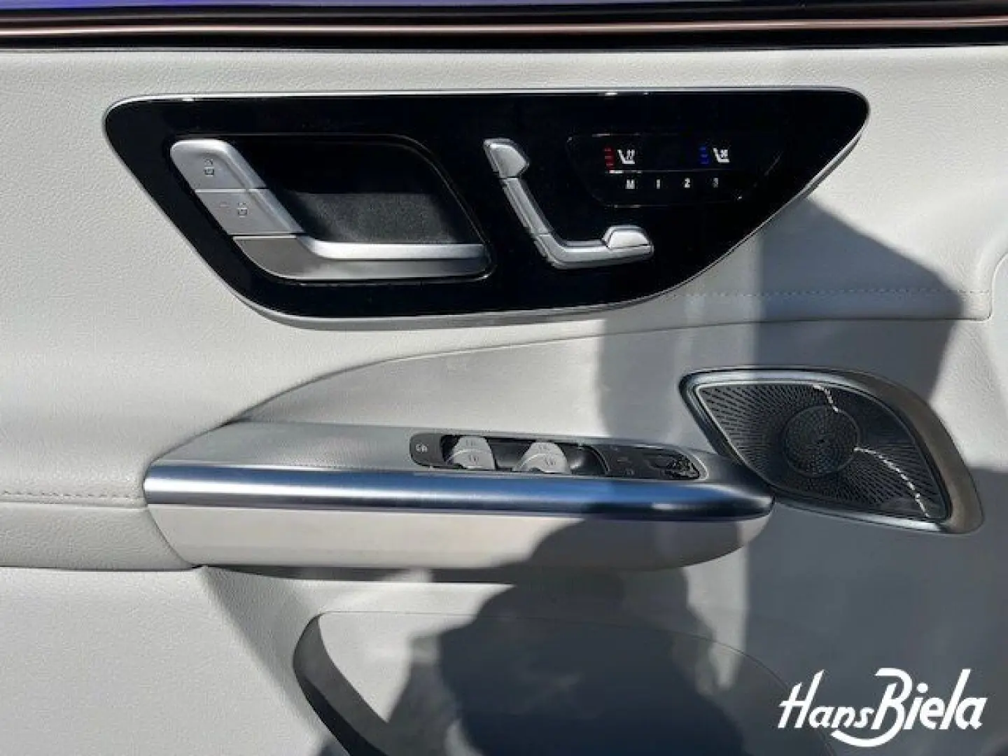 EQE 350  SUV AMG Night 21  Pano Bur Dis Airm HUD