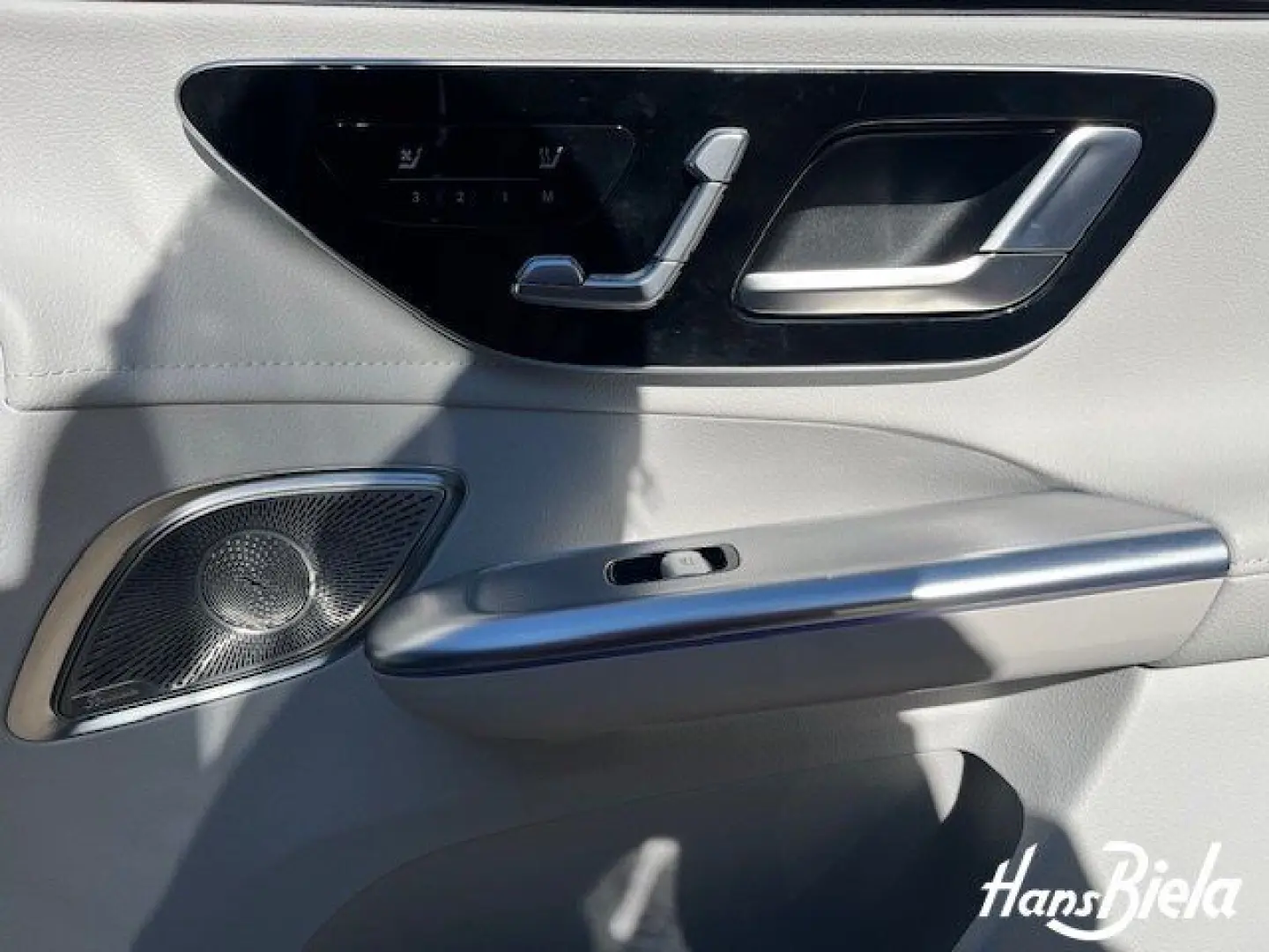 EQE 350  SUV AMG Night 21  Pano Bur Dis Airm HUD