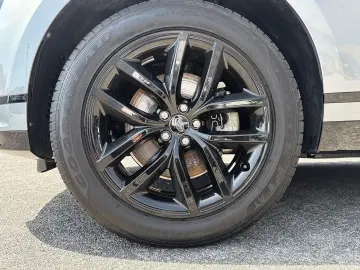 Range Rover Velar D200 R-Dynamic SE Pano Winter