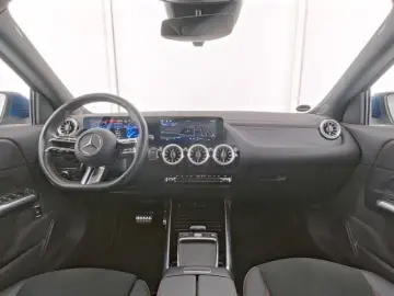 EQA 350 4MATIC AMG Line Advanced AHK Distr 360