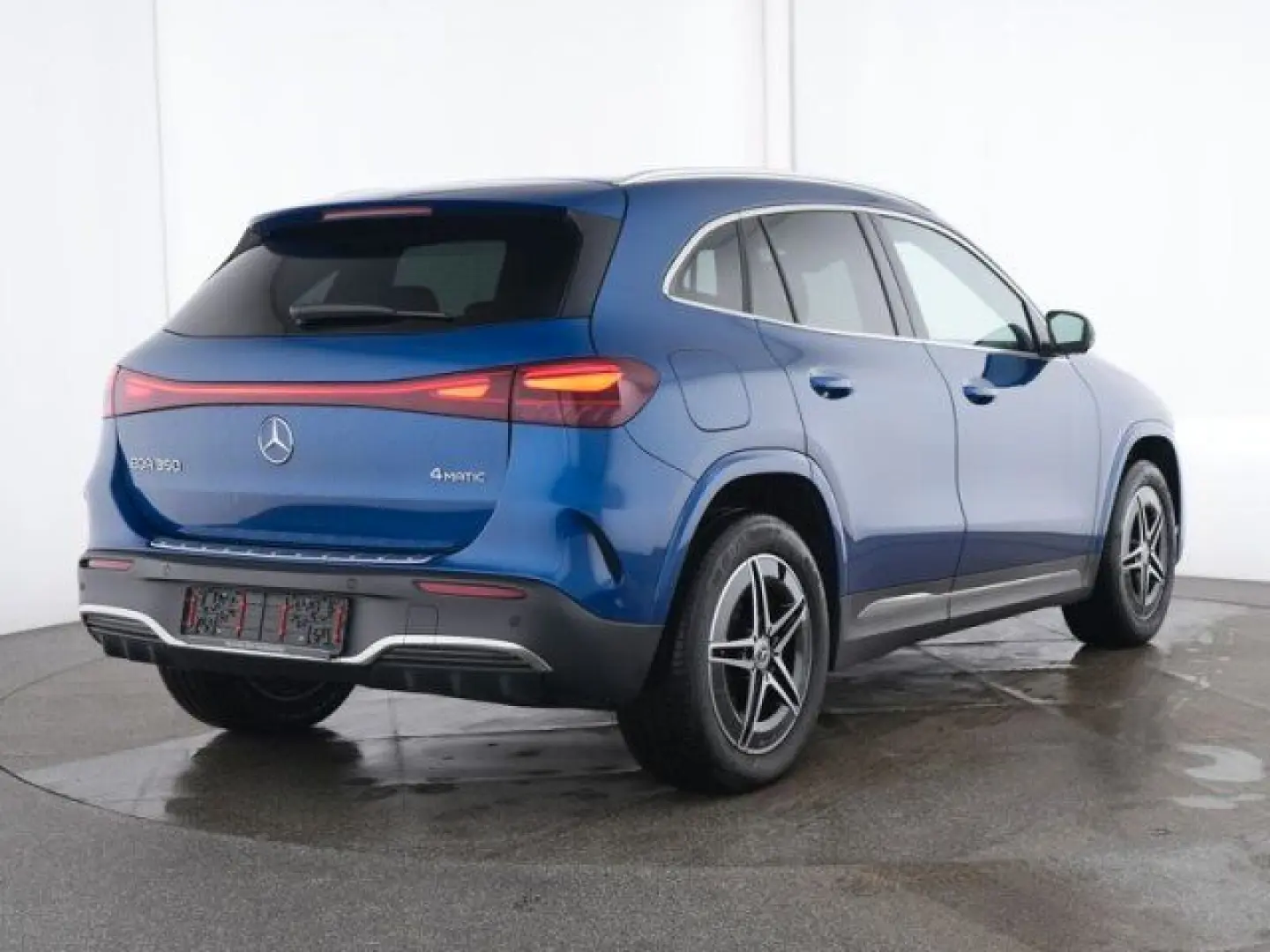 EQA 350 4MATIC AMG Line Advanced AHK Distr 360