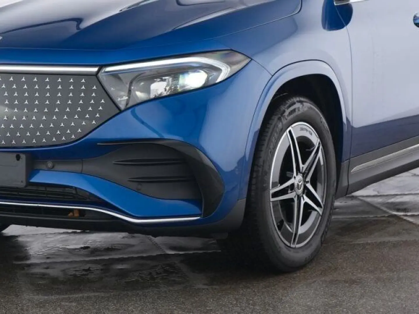 EQA 350 4MATIC AMG Line Advanced AHK Distr 360