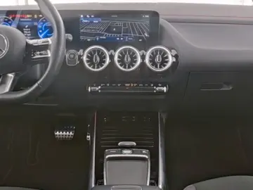 EQA 350 4MATIC AMG Line Advanced AHK Distr 360