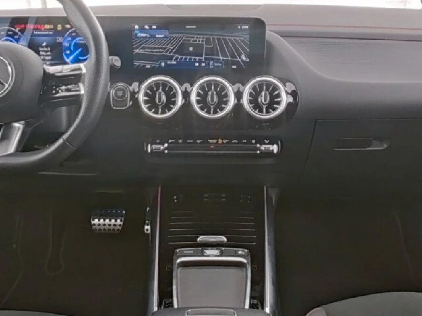 EQA 350 4MATIC AMG Line Advanced AHK Distr 360