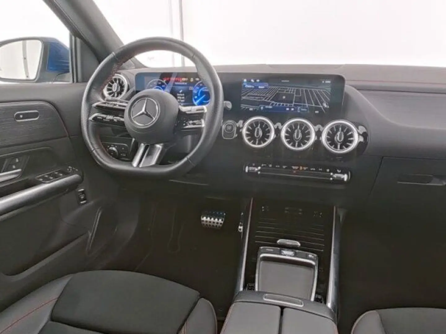 EQA 350 4MATIC AMG Line Advanced AHK Distr 360