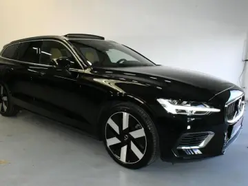 V60 T6 AWD Ultra Bright 360 B&W PAN MASS HuD AHK