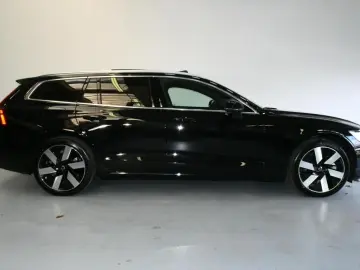 V60 T6 AWD Ultra Bright 360 B&W PAN MASS HuD AHK